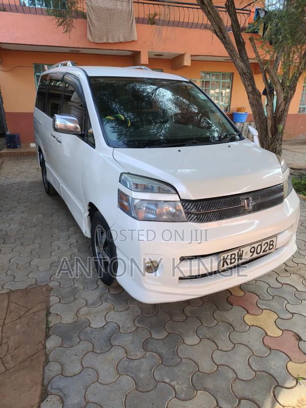 Toyota Voxy 2007 Pearl