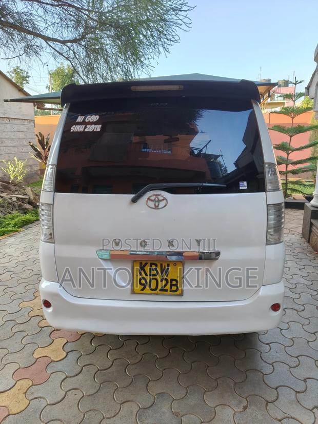 Toyota Voxy 2007 Pearl
