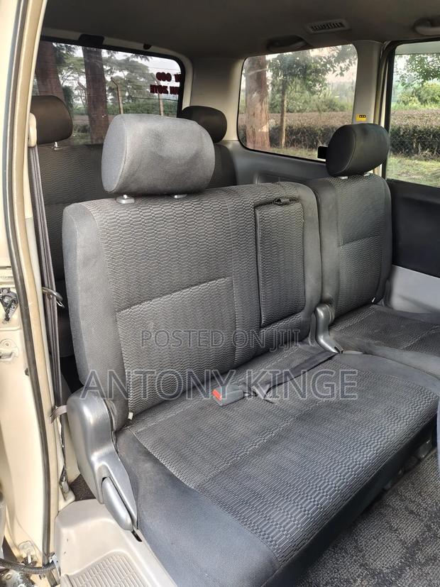 Toyota Voxy 2007 Pearl