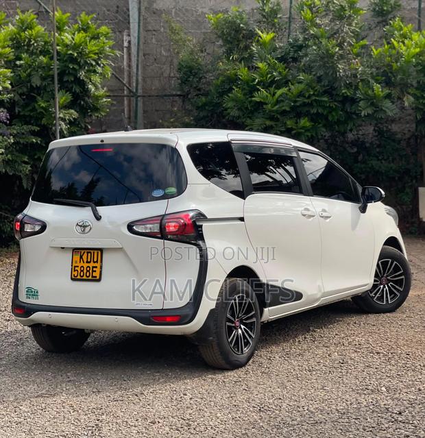 Toyota Sienta 2020 Off white
