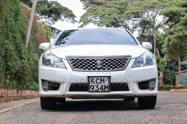 Toyota Crown 2011 White