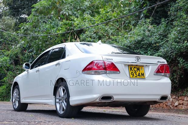 Toyota Crown 2011 White
