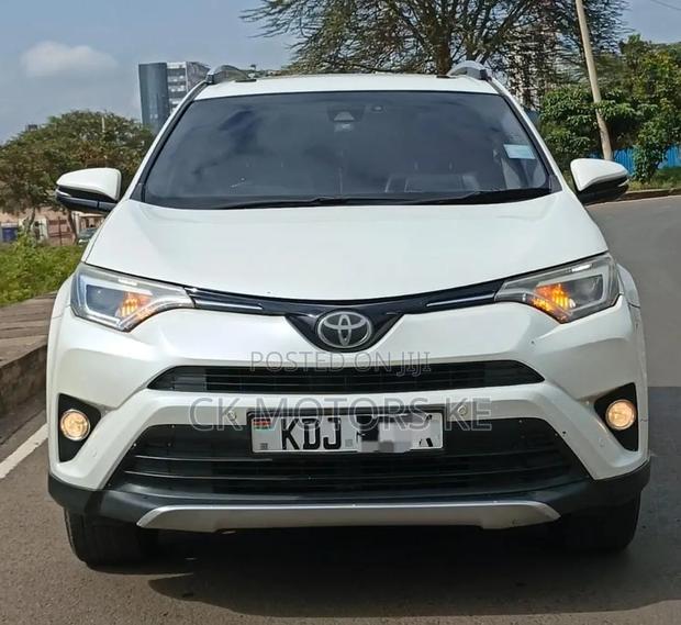 Toyota RAV4 2016 White