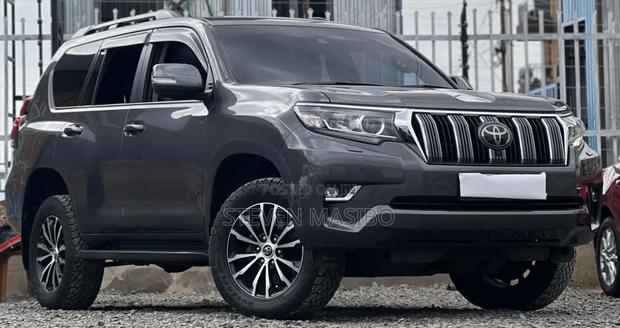 Toyota Land Cruiser Prado 2017 Gray
