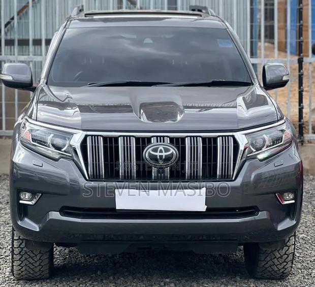 Toyota Land Cruiser Prado 2017 Gray