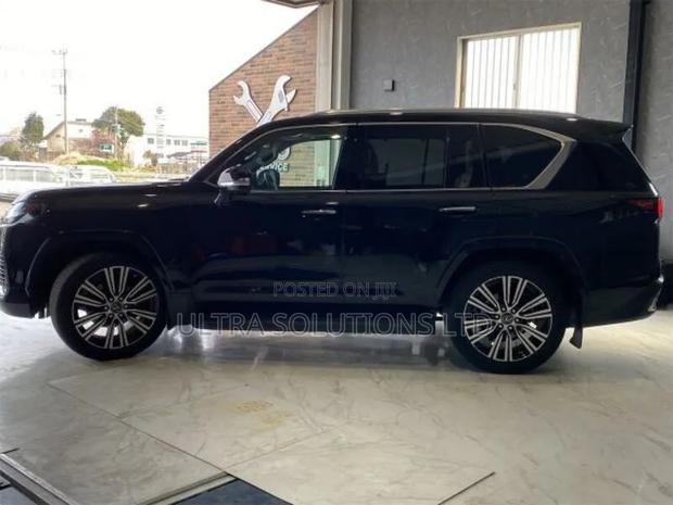 Lexus LX 2022 Black