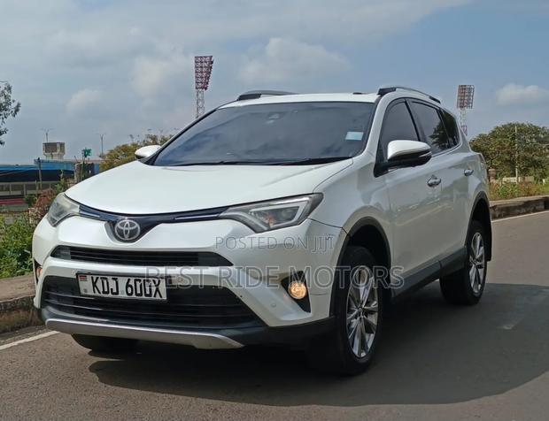 Toyota RAV4 Limited 4dr SUV AWD (2.5L 4cyl 6A) 2015 White