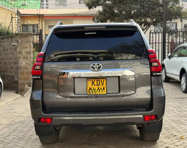Toyota Land Cruiser Prado 2.7 2017 Gray