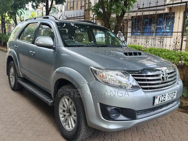 Toyota Fortuner 2014 Gold