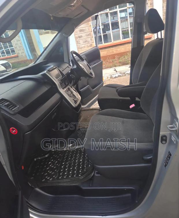 Toyota Voxy 2013 Silver