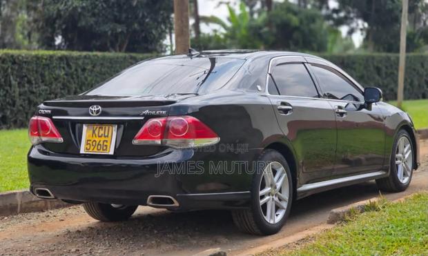 Toyota Crown 2012 Black