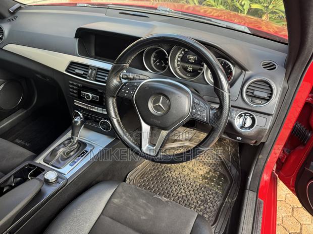 Mercedes-Benz C180 2014 Red