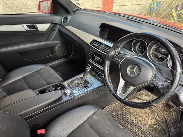 Mercedes-Benz C180 2014 Red