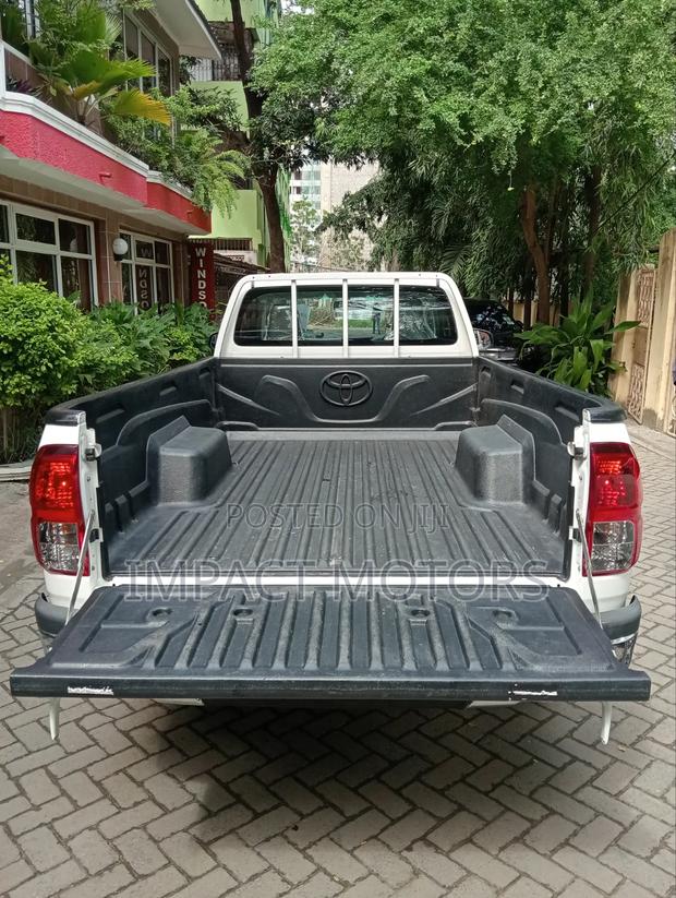 Toyota Hilux 2019 White