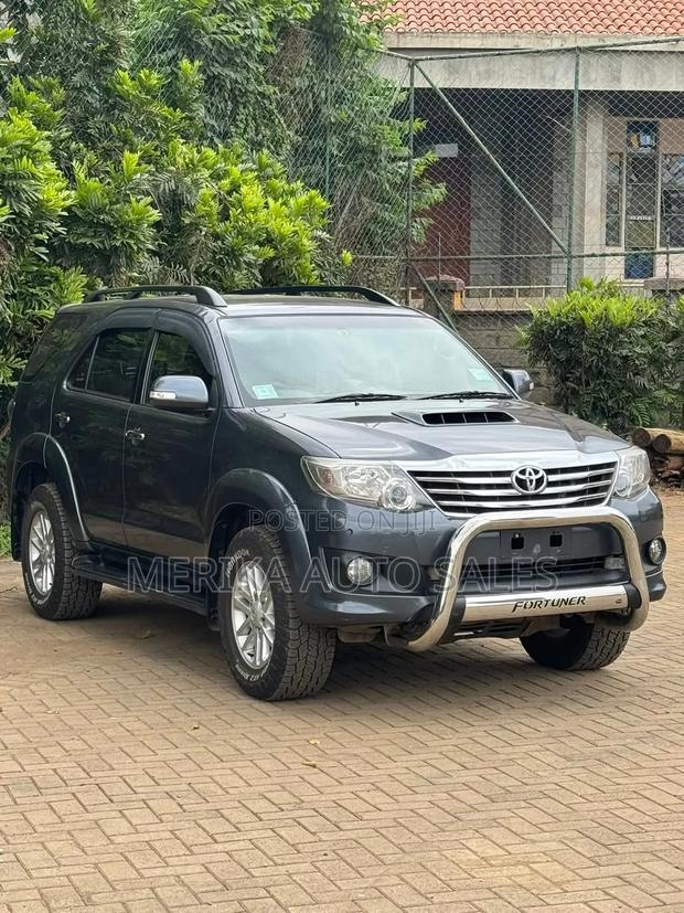Toyota Fortuner 2013 Silver