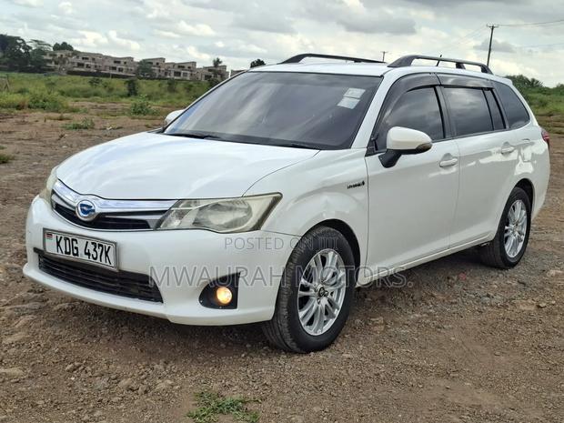 Toyota Corolla Fielder 1.5 Hybrid FWD 2014 White