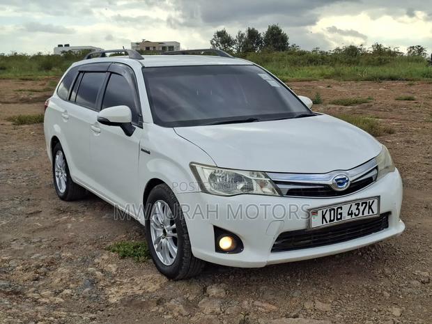 Toyota Corolla Fielder 1.5 Hybrid FWD 2014 White