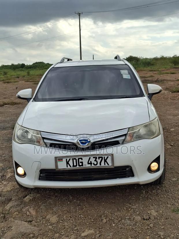 Toyota Corolla Fielder 1.5 Hybrid FWD 2014 White