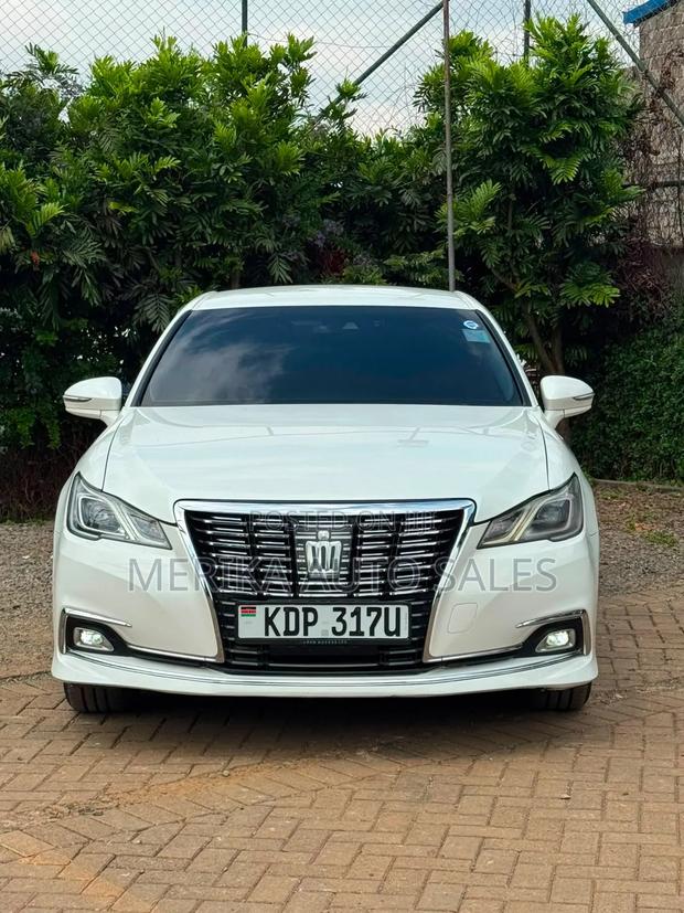 Toyota Crown 2017 White