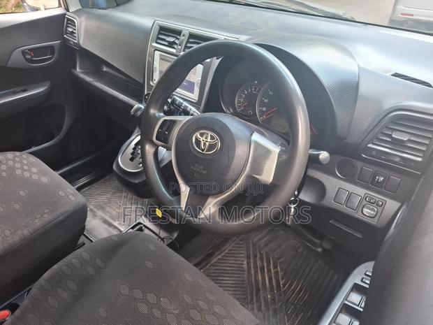 Toyota Ractis 2013 Silver
