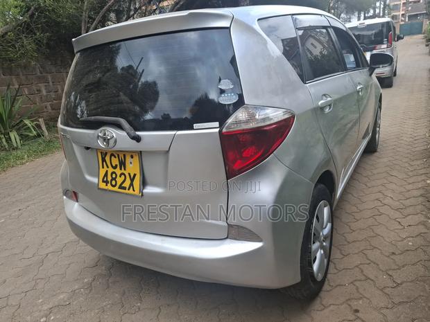 Toyota Ractis 2013 Silver