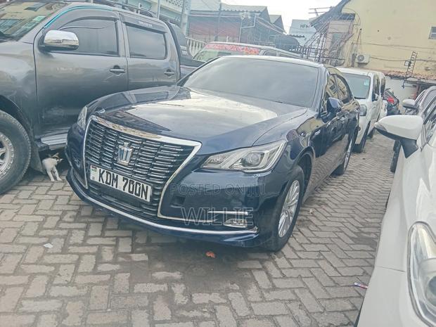 Toyota Crown 2016 Black