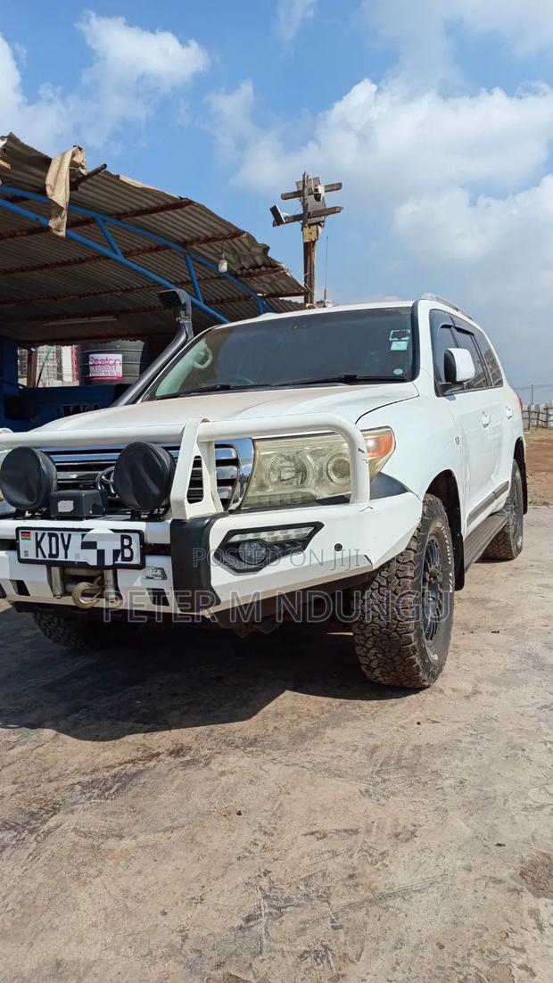 Toyota Land Cruiser 2011 White