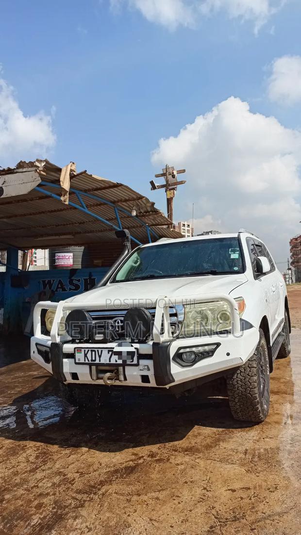 Toyota Land Cruiser 2011 White