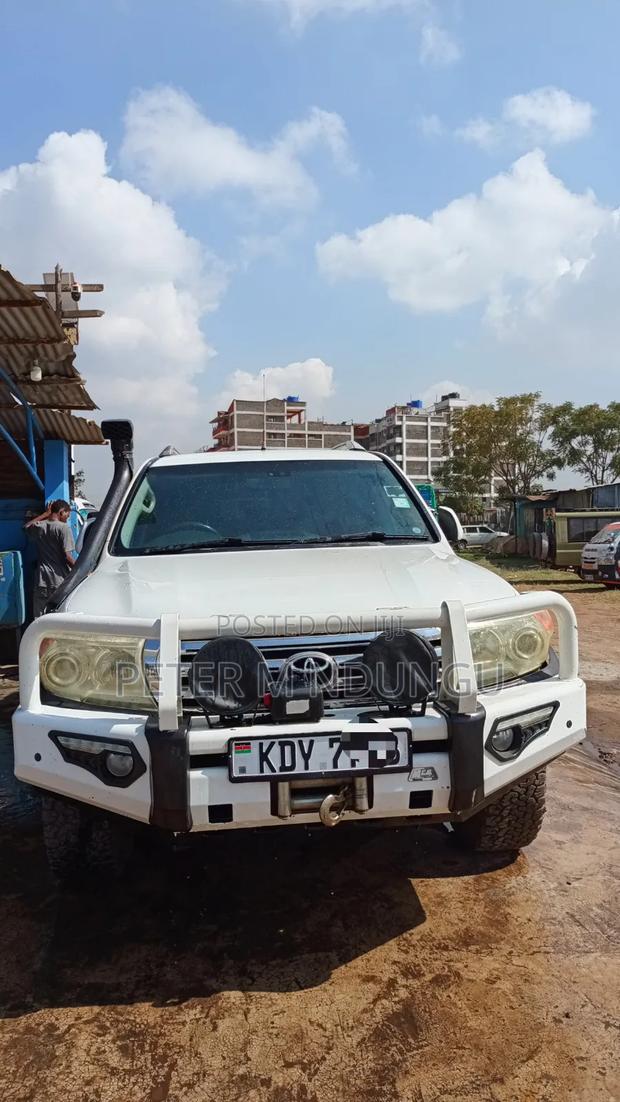 Toyota Land Cruiser 2011 White