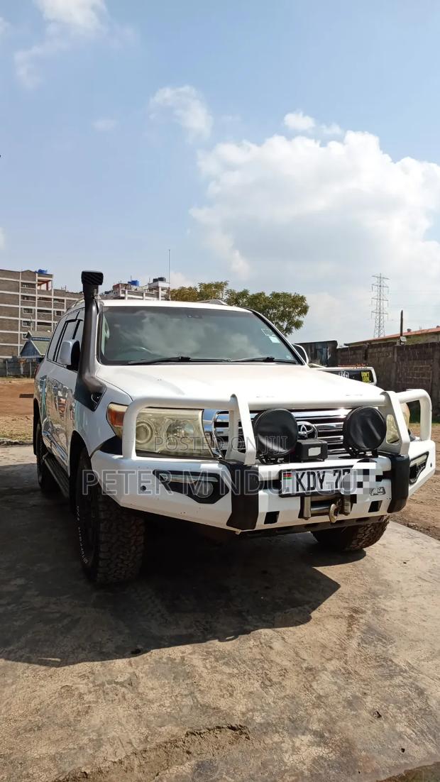 Toyota Land Cruiser 2011 White