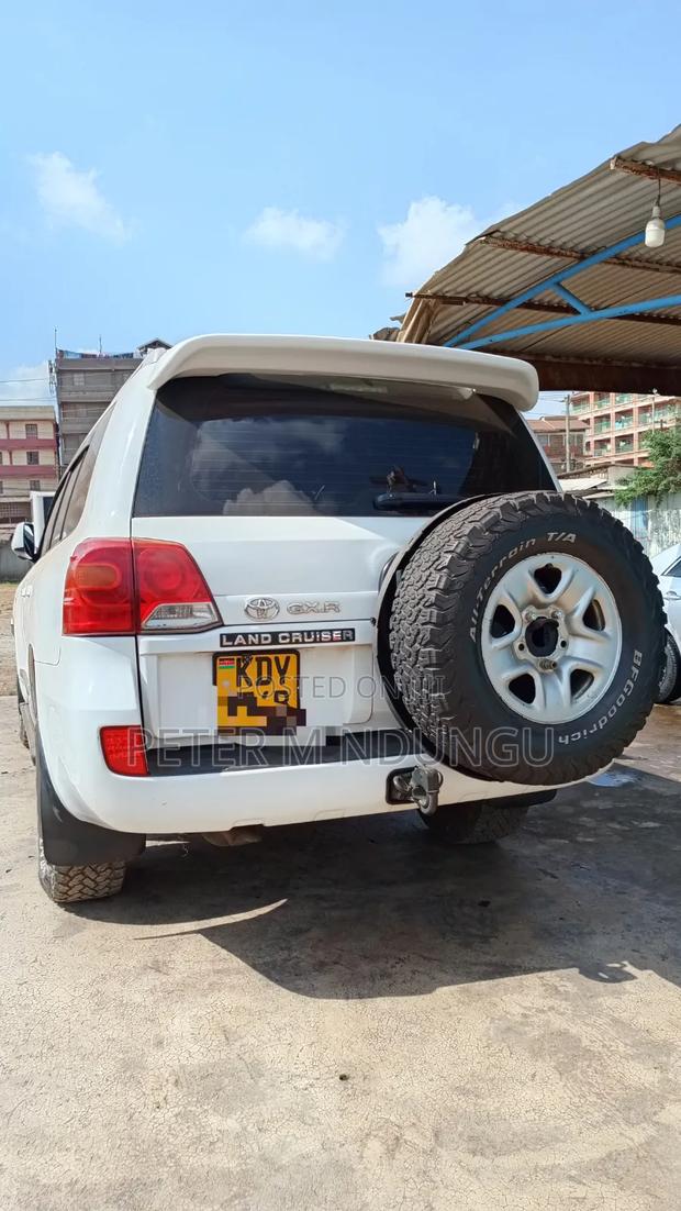 Toyota Land Cruiser 2011 White