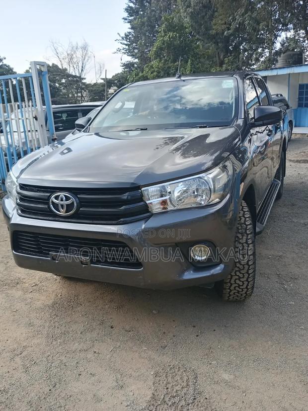 Toyota Hilux 2021 Gray