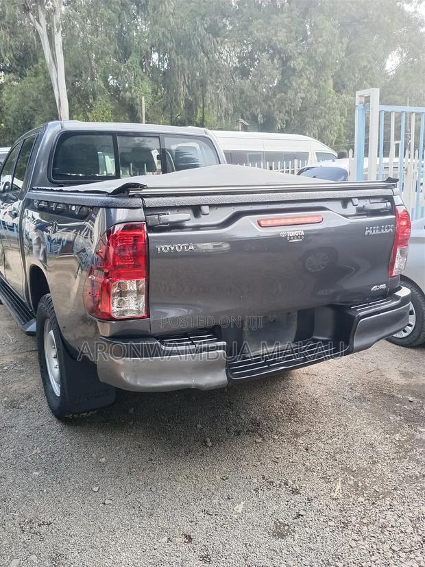 Toyota Hilux 2021 Gray