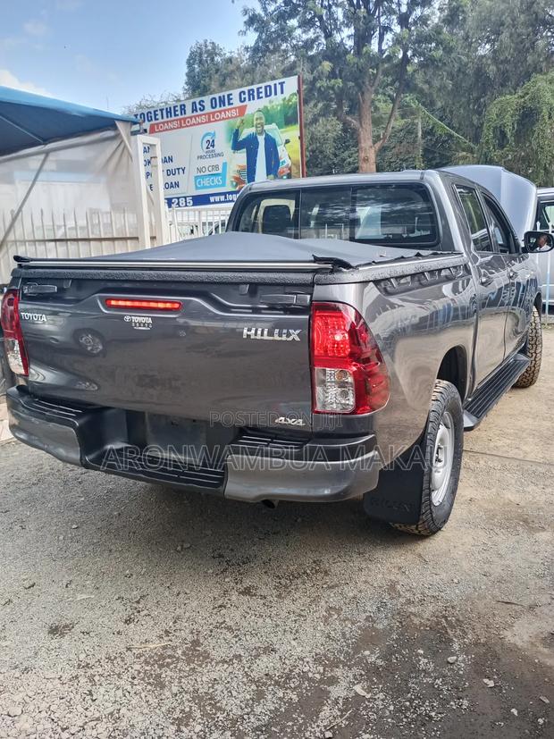 Toyota Hilux 2021 Gray