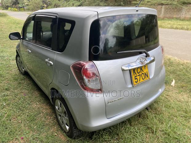 Toyota Ractis 2009 Silver