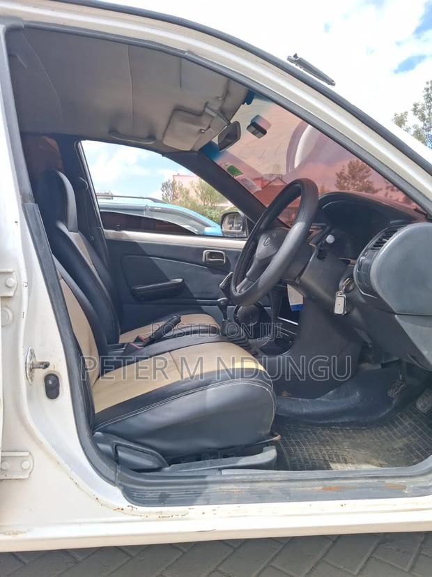 Toyota Corolla 1999 White