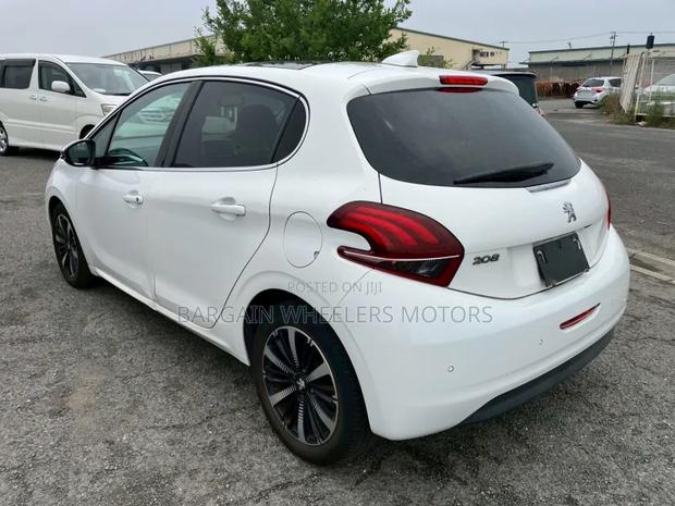 Peugeot 2008 2019 White