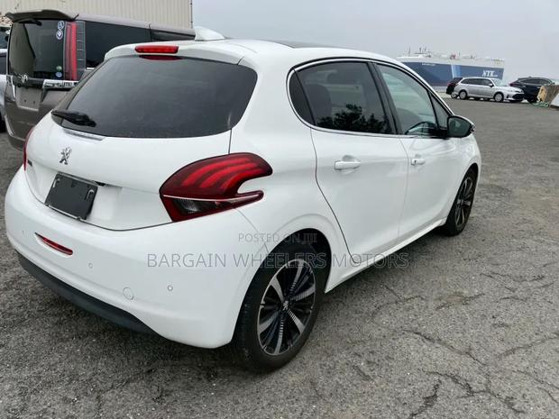 Peugeot 2008 2019 White