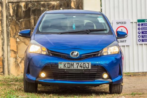 Toyota Vitz 2013 Blue