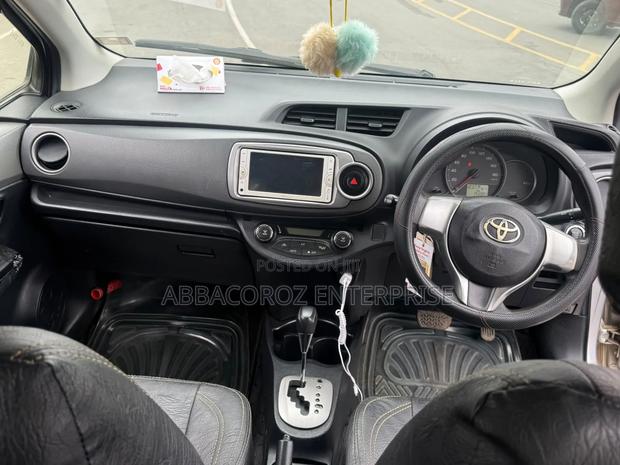 Toyota Vitz 2013 Silver