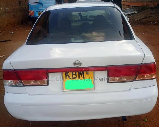 Nissan Sunny 2004 White