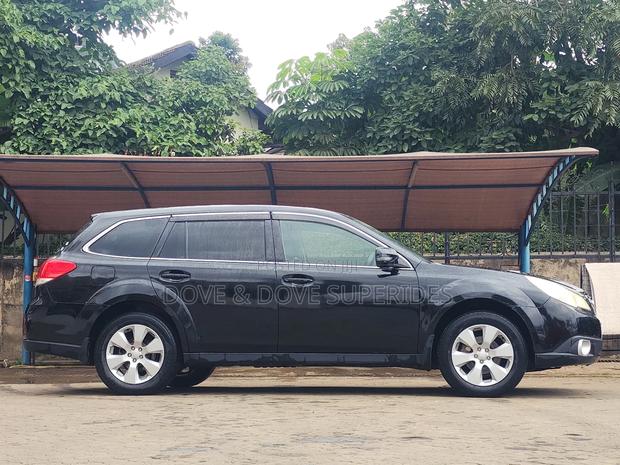 Subaru Outback 2.5i 2011 Black