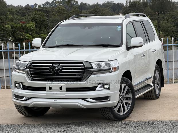 Toyota Land Cruiser 4.6 V8 ZX 2019 White