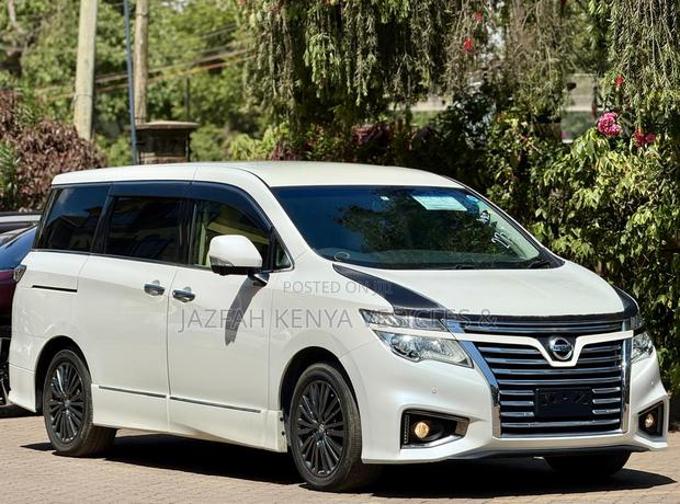 Nissan Elgrand 2017 White