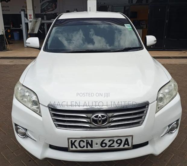 Toyota Vanguard 2010 White