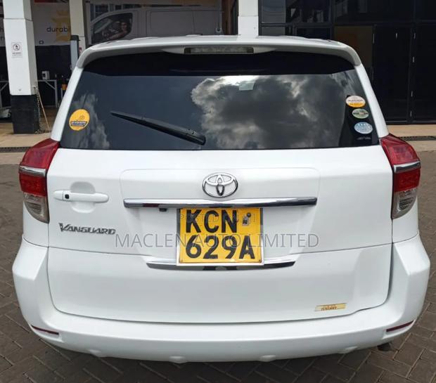 Toyota Vanguard 2010 White