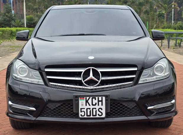 Mercedes-Benz C200 2010 Black