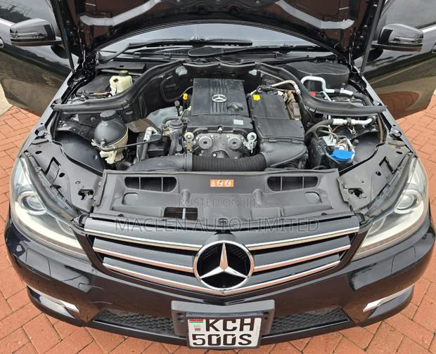 Mercedes-Benz C200 2010 Black