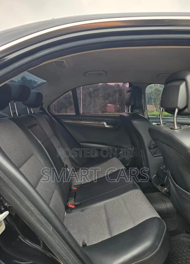 Mercedes-Benz C200 2010 Black