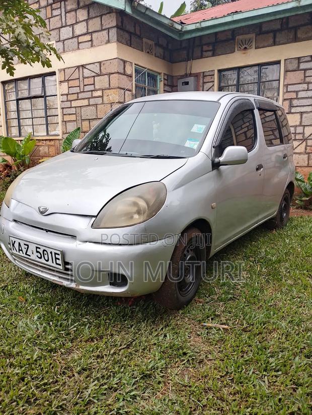 Toyota Fun Cargo 2003 Silver